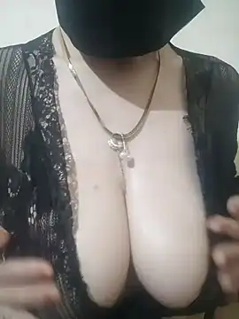 Snapshot of Nada_Oh chatting on 03-02-26, 11:55 Nada Oh online show from 03-02-26, 11:55