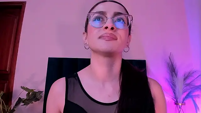 Snapshot of AndraCyruss chatting on 03-05-26, 11:45 AndraCyruss online show from 03-05-26, 11:45