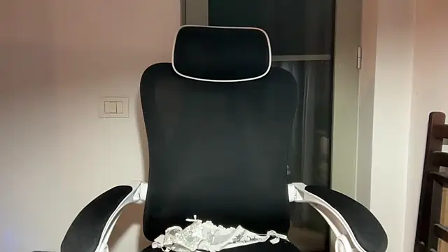 Snapshot of minniebunnyyy chatting on 03-04-26, 10:49 minniebunnyyy online show from 03-04-26, 10:49