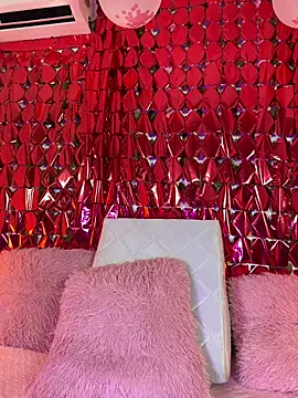 Woo isDaphne online show from 02-12-26, 12:05