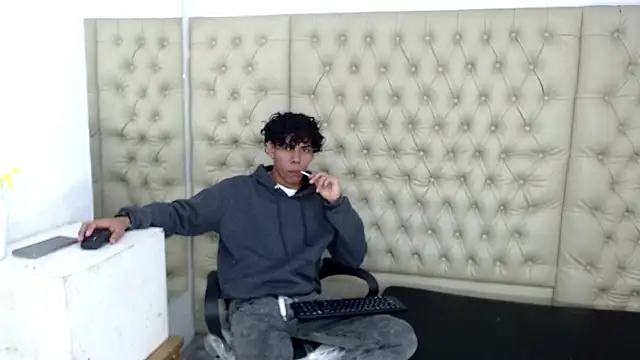 DaviidBuckx  online show from 02-09-26, 01:59