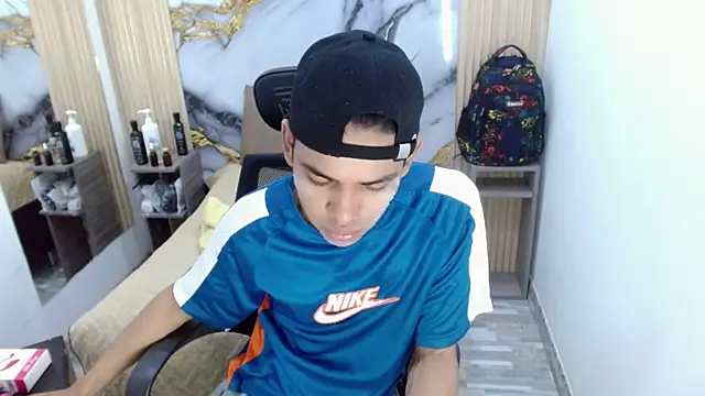 Snapshot of DaviidBuckx_ chatting on 05-24-26, 02:49 DaviidBuckx online show from 05-24-26, 02:49