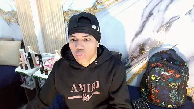 Snapshot of DaviidBuckx_ chatting on 06-11-26, 02:22 DaviidBuckx online show from 06-11-26, 02:22
