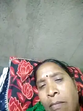 Snapshot of Loomaraj chatting on 02-22-26, 04:05 Loomaraj online show from 02-22-26, 04:05