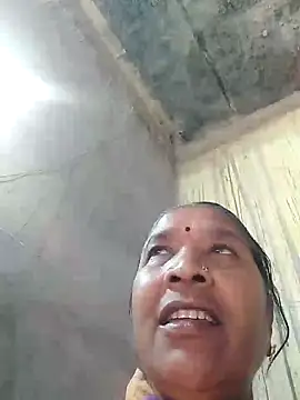 Snapshot of Loomaraj chatting on 03-07-26, 05:15 Loomaraj online show from 03-07-26, 05:15