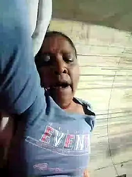 Snapshot of Loomaraj chatting on 03-11-26, 04:24 Loomaraj online show from 03-11-26, 04:24