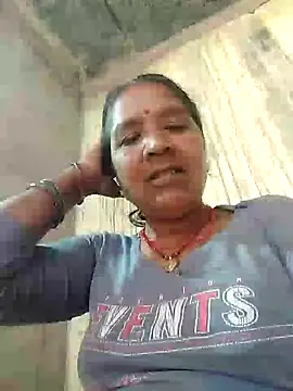 Snapshot of Loomaraj chatting on 03-12-26, 05:02 Loomaraj online show from 03-12-26, 05:02