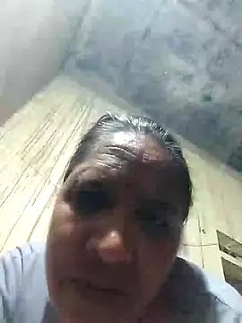 Snapshot of Loomaraj chatting on 03-12-26, 05:08 Loomaraj online show from 03-12-26, 05:08