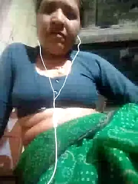 Snapshot of Loomaraj chatting on 03-13-26, 02:45 Loomaraj online show from 03-13-26, 02:45