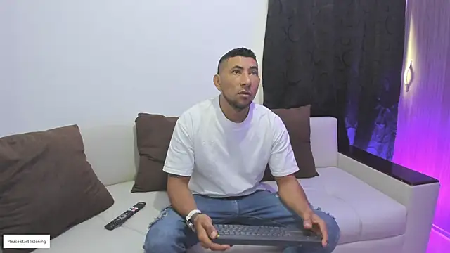 Snapshot of morganandmegan01 chatting on 03-08-26, 02:21 morganandmegan01 online show from 03-08-26, 02:21