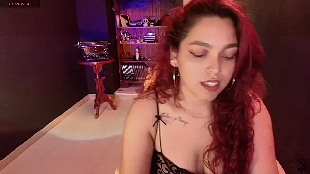 Snapshot of scarlett_velvet_ chatting on 02-20-26, 12:07 scarlett velvet online show from 02-20-26, 12:07