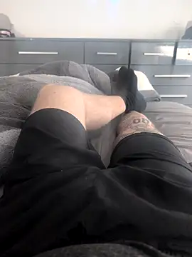 Snapshot of dave32000 chatting on 02-21-26, 02:40 dave32000 online show from 02-21-26, 02:40