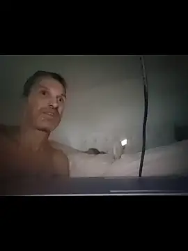 Snapshot of Mickredge chatting on 03-04-26, 10:21 Mickredge online show from 03-04-26, 10:21