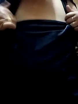 Snapshot of Simran_008 chatting on 02-12-26, 04:35 Simran 008 online show from 02-12-26, 04:35