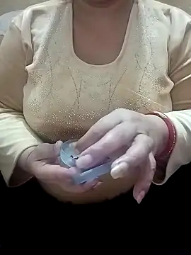 Snapshot of Simran_008 chatting on 02-16-26, 12:01 Simran 008 online show from 02-16-26, 12:01