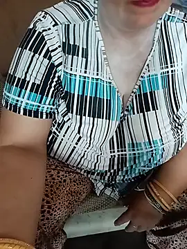 Snapshot of Simran_008 chatting on 07-19-26, 04:16 Simran 008 online show from 07-19-26, 04:16