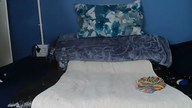 Sweet-Bella17 online show from 06-10-26, 02:23