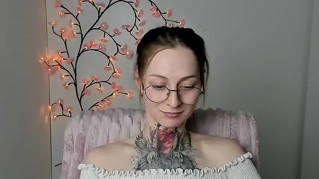 Esmi Winter online show from 04-29-26, 06:03