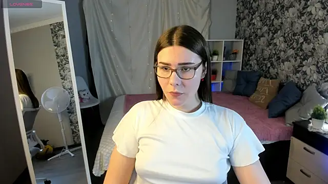 Coraline kitty online show from 05-03-26, 06:47