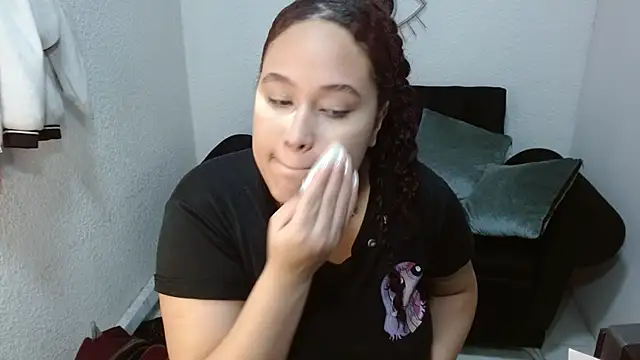 Snapshot of leilanewgirl chatting on 03-11-26, 12:44 leilanewgirl online show from 03-11-26, 12:44