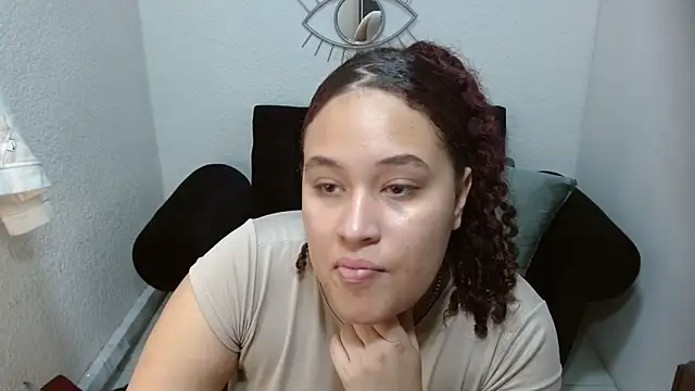 Snapshot of leilanewgirl chatting on 03-12-26, 12:33 leilanewgirl online show from 03-12-26, 12:33