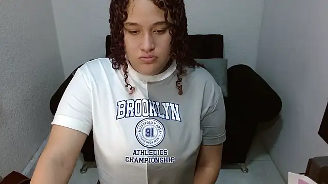 Snapshot of leilanewgirl chatting on 03-13-26, 12:23 leilanewgirl online show from 03-13-26, 12:23