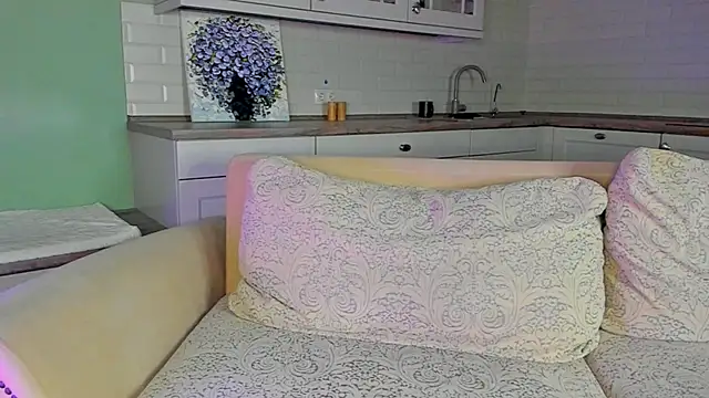 UWU flower online show from 07-22-26, 09:39
