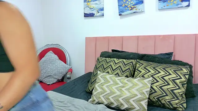 LuciadelaVega online show from 03-01-26, 04:42