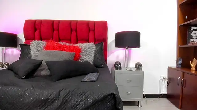 LuciadelaVega online show from 03-12-26, 06:58