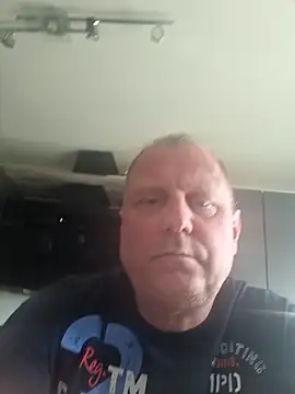 Snapshot of Demik71 chatting on 03-04-26, 12:33 Demik71 online show from 03-04-26, 12:33