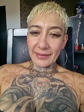 Snapshot of Everlyn_sexx chatting on 06-01-26, 08:10 Everlyn sexx online show from 06-01-26, 08:10