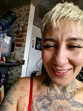 Snapshot of Everlyn_sexx chatting on 06-02-26, 06:21 Everlyn sexx online show from 06-02-26, 06:21
