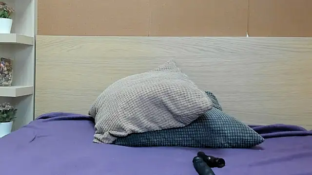 PinkyTwerkyX online show from 11-15-25, 01:18