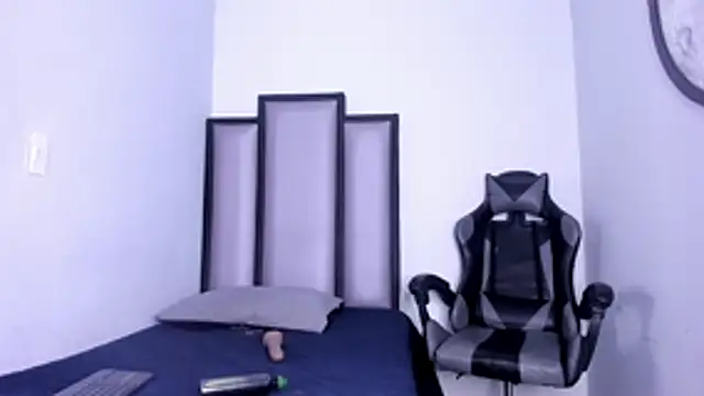 Snapshot of dulce_34 chatting on 03-14-26, 08:36 dulce 34 online show from 03-14-26, 08:36