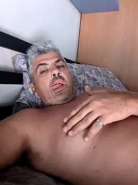 Snapshot of raysexy81 chatting on 07-12-26, 03:36 raysexy81 online show from 07-12-26, 03:36