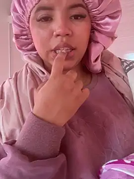 Snapshot of Lucy_strong1 chatting on 02-10-26, 03:05 Lucy strong1 online show from 02-10-26, 03:05