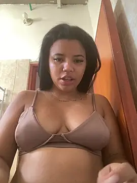 Snapshot of Lucy_strong1 chatting on 02-11-26, 01:05 Lucy strong1 online show from 02-11-26, 01:05