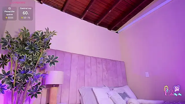 Snapshot of Ashley_Beaomunt chatting on 03-06-26, 12:23 Ashley Beaomunt online show from 03-06-26, 12:23