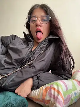 Snapshot of Deva_00 chatting on 02-18-26, 10:28 Deva 00 online show from 02-18-26, 10:28