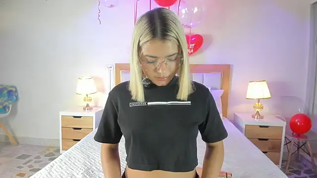 Snapshot of Bunny_Blush1 chatting on 02-16-26, 07:10 Bunny Blush1 online show from 02-16-26, 07:10