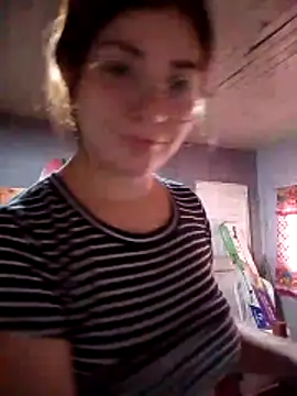 Snapshot of Luna33- chatting on 03-05-26, 04:36 Luna33- online show from 03-05-26, 04:36