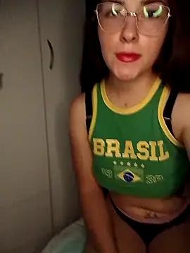 Snapshot of Luna33- chatting on 03-17-26, 10:02 Luna33- online show from 03-17-26, 10:02