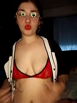 Snapshot of Luna33- chatting on 03-21-26, 09:40 Luna33- online show from 03-21-26, 09:40