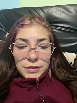 Snapshot of Luna33- chatting on 06-03-26, 10:37 Luna33- online show from 06-03-26, 10:37