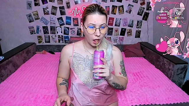 Snapshot of x_Ulya1cutex chatting on 03-08-26, 04:44 x Ulya1cutex online show from 03-08-26, 04:44