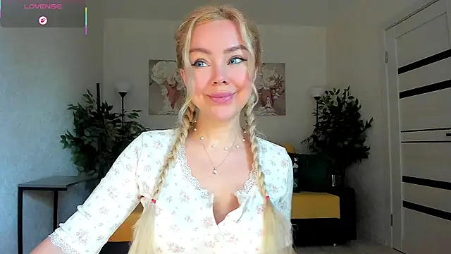 Snapshot of caty_kiss chatting on 07-27-26, 04:30 caty kiss online show from 07-27-26, 04:30