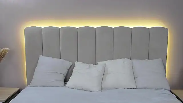 AlisiaStill  online show from 03-12-26, 12:11