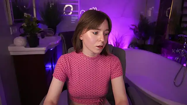 SofiaLuxuryy online show from 04-21-26, 08:01