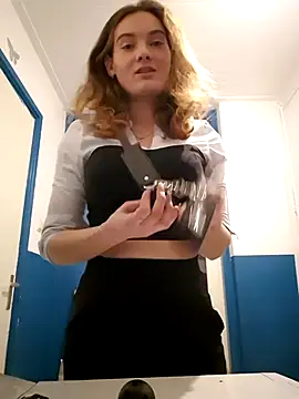 Snapshot of sweetsophie69 chatting on 03-05-26, 06:15 sweetsophie69 online show from 03-05-26, 06:15