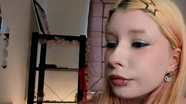 WarmAtEdges online show from 04-25-26, 02:47